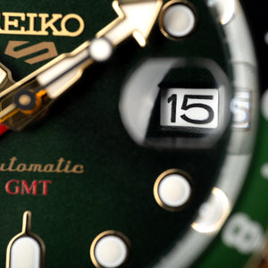 Dual time display (GMT function) of the Seiko 5 Sports automatic movement, Calibre 4R34, with a 24-hour hand